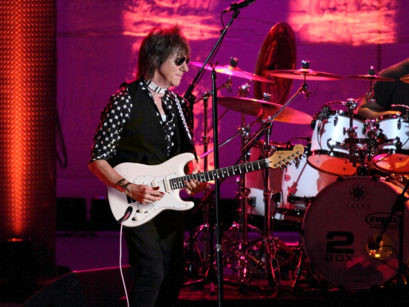 Jeff Beck makes the sublime look effortless